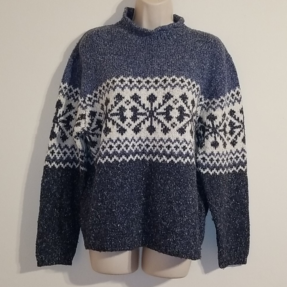 Croft & Barrow women's gray,white,and red sweater